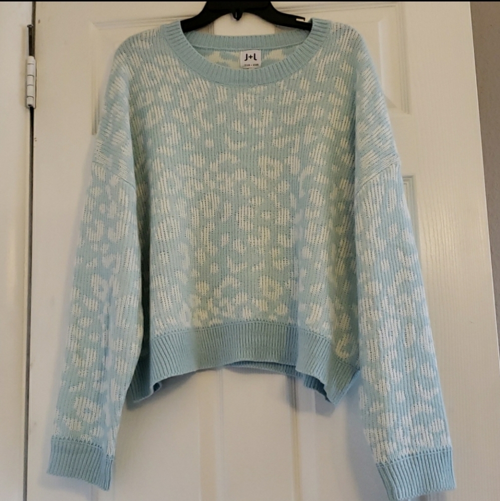 NWOT!! J +J  Mystic Blue Animal Print Crewneck